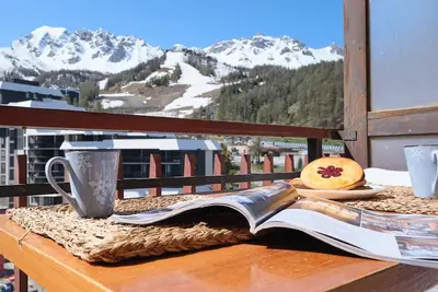 Image de Appartement cosy • Centre Vars • À 4 min des pistes • 2 adultes + 2 enfants