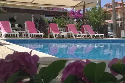 Image de Suite avec vue sur la piscine