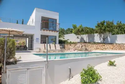Image de Esprit 27, villa de 3 chambres entièrement rénovée avec vue imprenable sur la mer