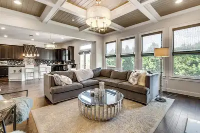 Image de Executive 5br Stay in Duluth w/ Pool Access