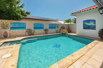 Villa Silvana - Palm Beach days, private pool evenings.