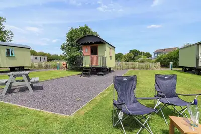 Image de Foxes Den, pet friendly, with a garden in Wem