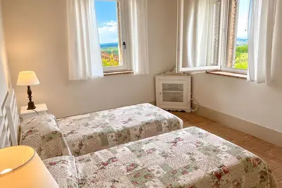 Image de Maison de vacances avec Wifi, Tv, patio, animaux admis, vue panoramique, près de Spolète