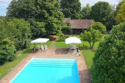 Image de Belle maison de vacances privée avec piscine privée, climatisation, Wifi, patio, animaux admis
