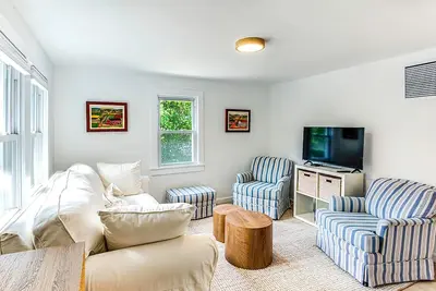 Image de Newly renovated- 2-bedroom cottage 1 block from downtown Bridgehampton