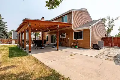 Image de Spacious 4-bedroom house in welcoming Thornton, Cozy for families to relax.