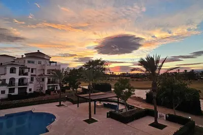 Image de Exclusive Silent & Sunny Top Floor Apartement, 2 Pools & Golfview