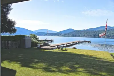 Image de Lake Whatcom waterfront home with panoramic views.