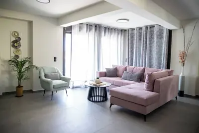 Image de Ampotis Apartment | Stylish Stay by the Chalkida Waterfront