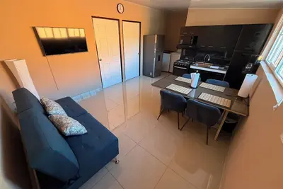 Image de Super comfortable 2-bedroom apartment with Ac in Santa Ana