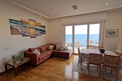 Image de detached villa in Varazze, sea view and private car parking space