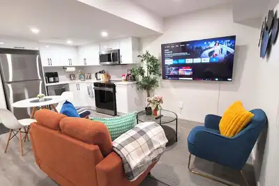Image de Cozy 2 Bedroom Legal Suite/Sleeps 4