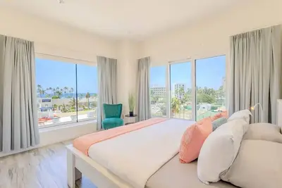Ocean View 2br, Palm Beach Strip