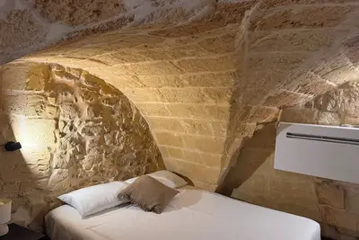A historic stone house in Lecce: Timeless elegance • silence • light
