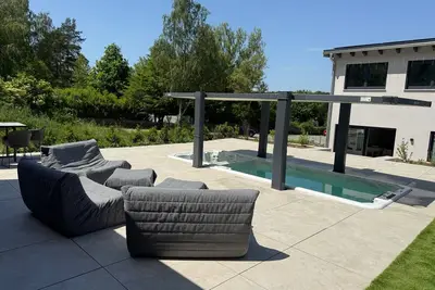 Image de Spacious 4-bedroom house in at Ellertshäuser See with Ac, Sauna, Pool, Whirlpool