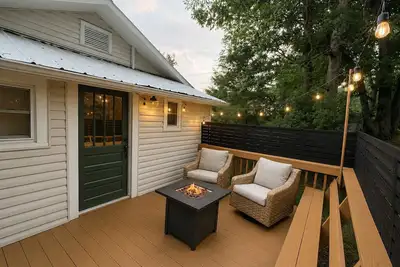Image de Couples King Bed Cottage with Fire Pit & Swing, Near Asheville & Biltmore in Wnc