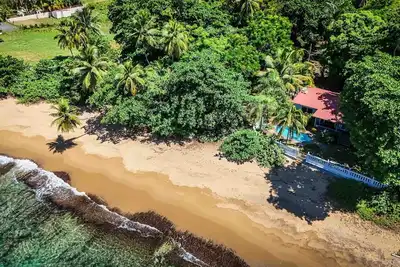 Image de Private Beachfront home with a private pool.