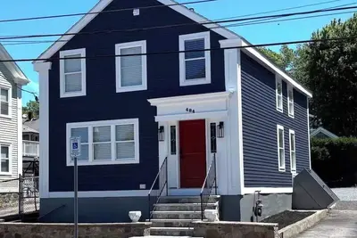 Image de Waterfront Thames Street 4br/2ba Home InDowntown Bristol Ri