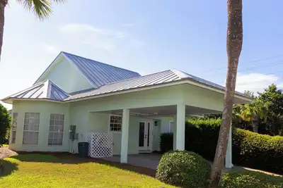 Image de Charming 3-bedroom cottage in superb Miramar Beach with Ac