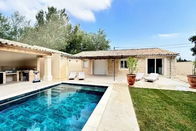 Image de Authentique Mas Provençal rénové • 5 chambres • Piscine • Cœur du Luberon