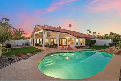 Image de Tempe Coco-Ari 🌵⛳ Heated Pool, Firepit & Space for 9 in South Tempe