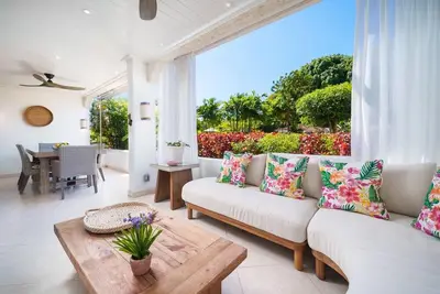 Image de West Coast Glitter Bay Single Level Apt for up to 4ppl | Pool & Beach