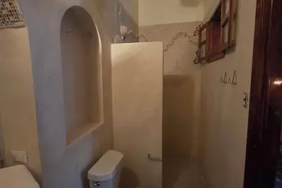 Image de This poolside room features 2 queen beds, a large closet, and a private bathroom,