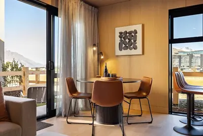 Image de Tāhuna Villa | 2br Frankton Stay + Parking