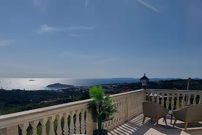 Image de Appartement de deux chambres avec le balcon et la vue sur le mer Primosten (A-27868-b)