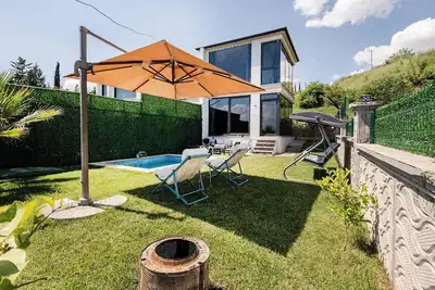 Image de Villa 4 chambres de luxe avec piscine privée chauffée