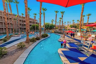 Image de 3x 3br apts in Resort with Coachella Shuttle
