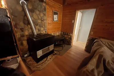 Image de Freshly   Renovated cottage on paradise lake with full kitchen, WiFi, lake access