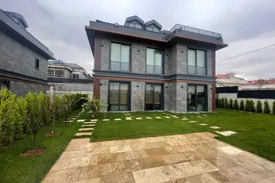 Image de 4-bedroom house in lovely İstanbul with forest view. Nearest Istanbul Airport.