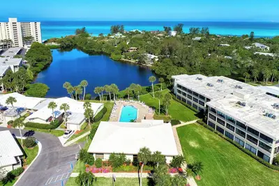 Image de Remodeled Siesta Key Villa – Steps to Private Beach & Village!
