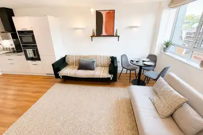 Image de Free Parking | Stokes Croft 2-Bed Flat | Sleeps 5