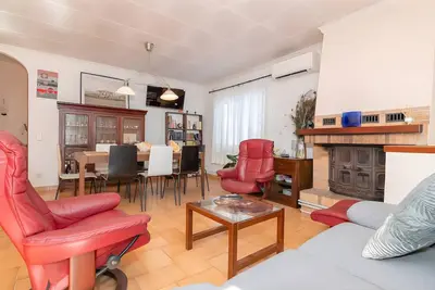 Image de Casa Arbreda avec piscine amovible et terrasse au centre de Begur