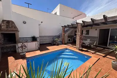 R1399, Casa Nina Pariles, Maro