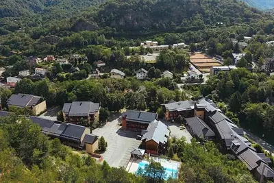 Image de Séjour montagne près du domaine skiable | Piscine