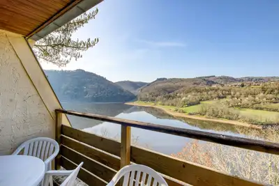 Image de Triple Room w/ Balcony on Lake Fades