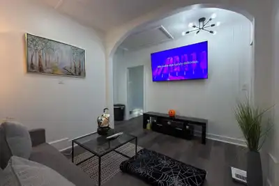 Image de Modern Downtown Salem Retreat 2bed w/ Parking!