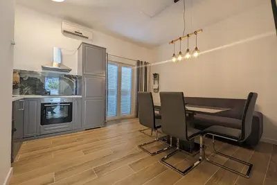 Image de Appartement de deux chambres avec la terrasse Primosten (A-27856-a)