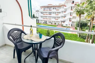 Image de Torremolinos: Quiet 1bedroom with pool & sea views