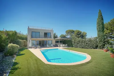 Image de Frgk Darboussières New Luxury Villa Sea Views Pool