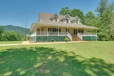 Image de Hot Tub + Mtn Views: North Georgia Group Escape!
