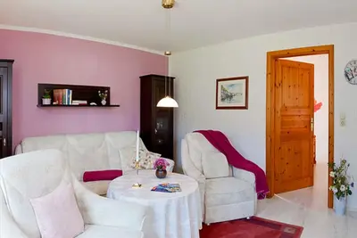Image de Two-room vacation rental, Type Rw1—with terrace—thatched-roof house at An der Rehwiese