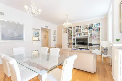 Image de Appartement à Milan avec 2 chambres à coucher, 4 couchages