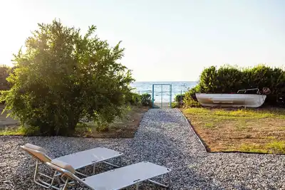 Image de Charming Beachfront Haven, Steps from the Beach