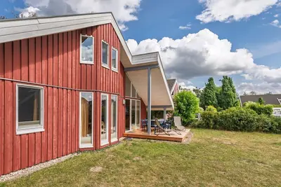 Image de Maison confortable avec jardin et terrasse dans le village portuaire de Müritz