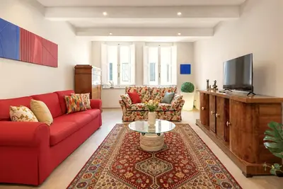 Image de Designer Home in Center Town