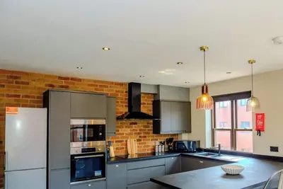 Image de Upto 20%Off - Stylish 6br Contractor Stay -Parking